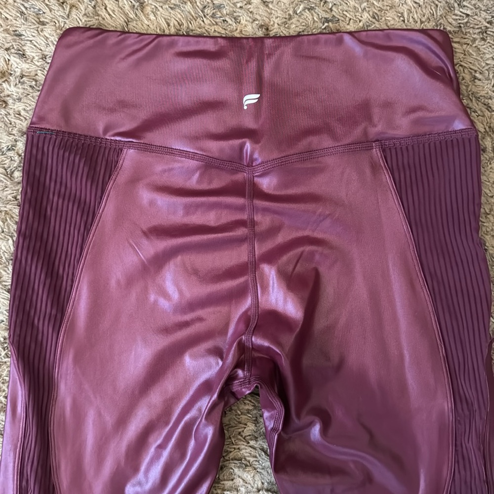 Fabletics Motion365+ Contour High-Waisted Legging in Merlot Shine Size: Medium - Picture 8 of 10
